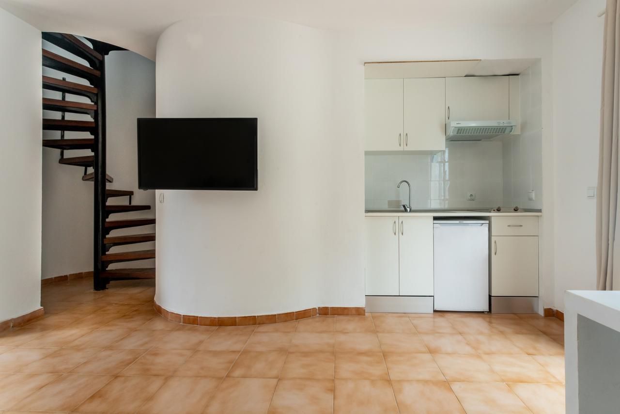 Neighbours Apartments Магалуф Екстериор снимка