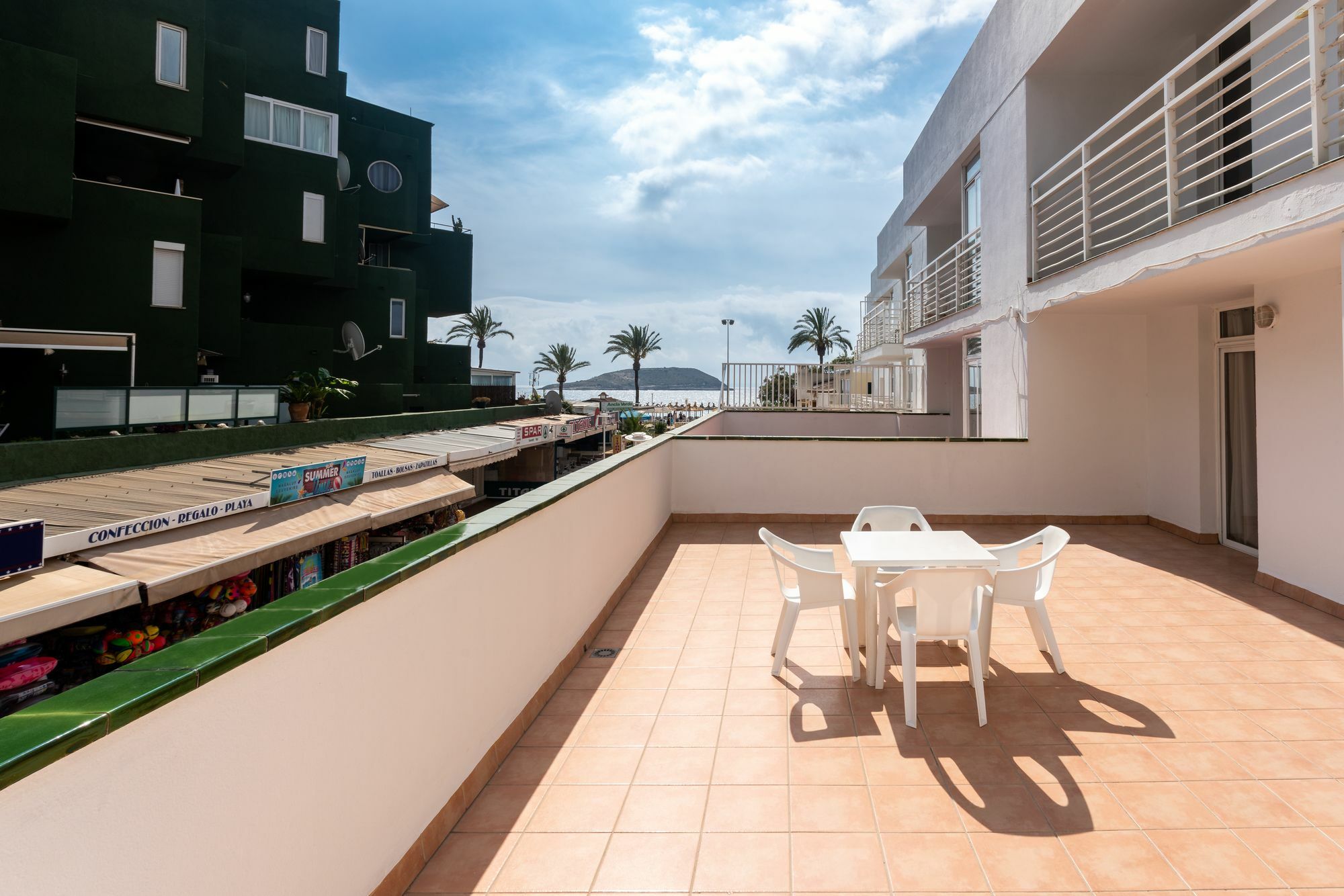 Neighbours Apartments Магалуф Екстериор снимка