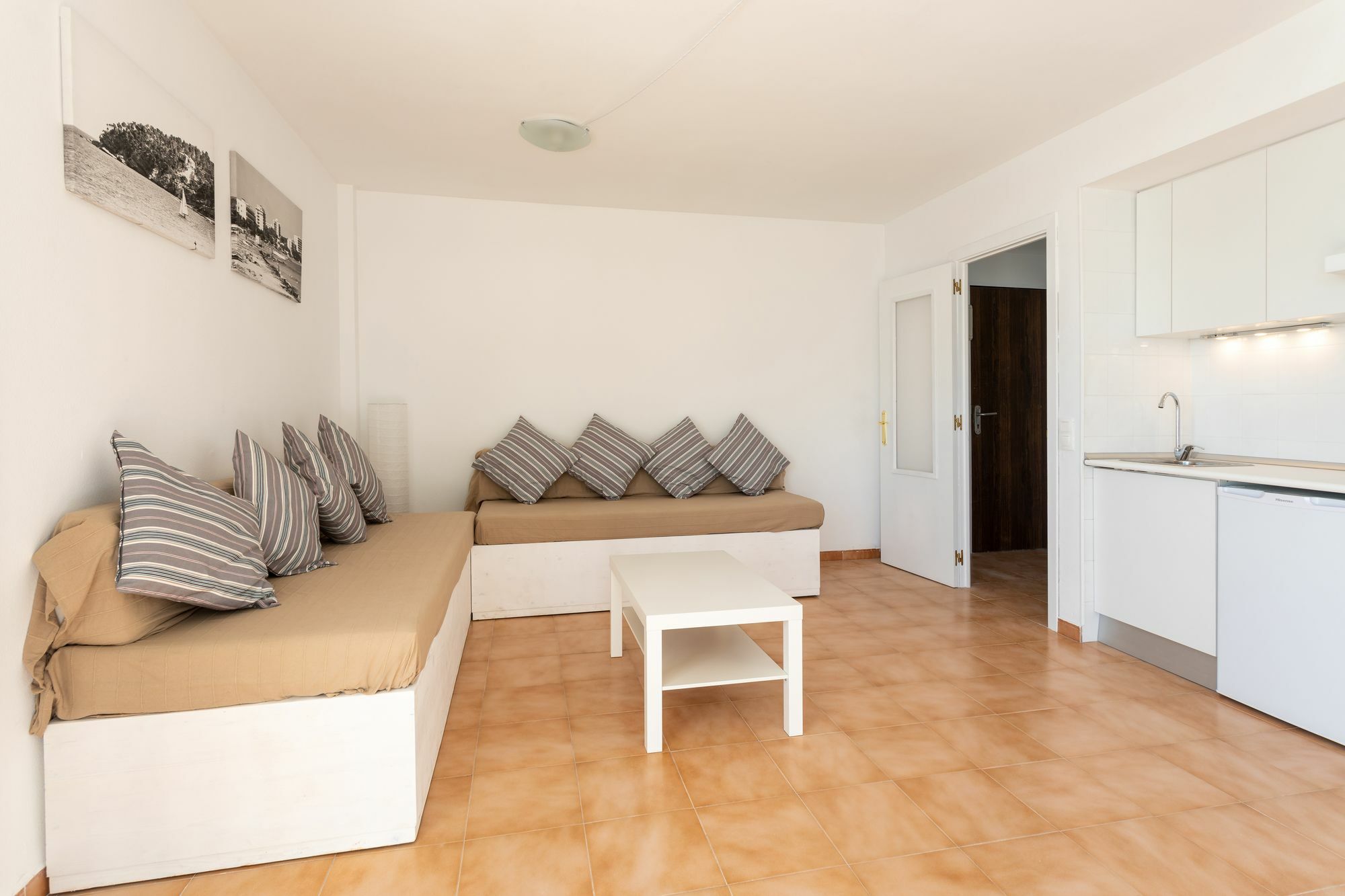 Neighbours Apartments Магалуф Екстериор снимка